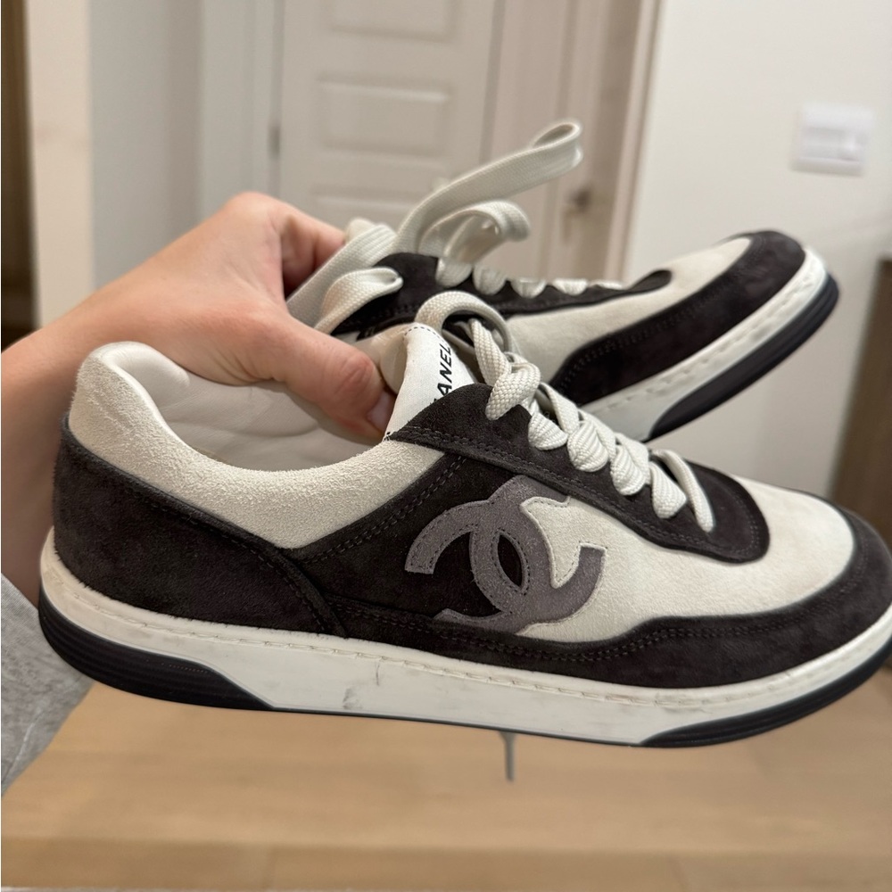 CHANEL Men's Black and Cream Sneakers - Picture 5 of 6